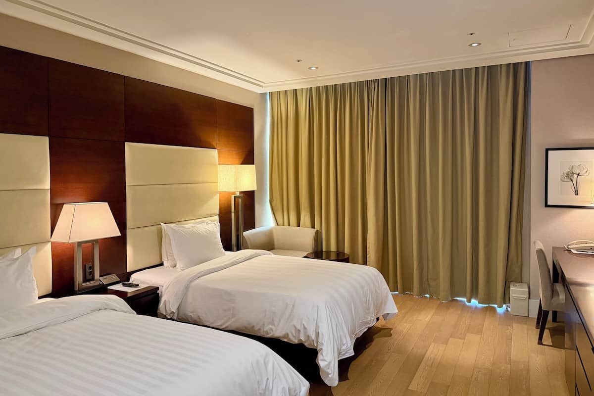 Standard Twin Room | In-room safe, laptop workspace, blackout drapes, iron/ironing board