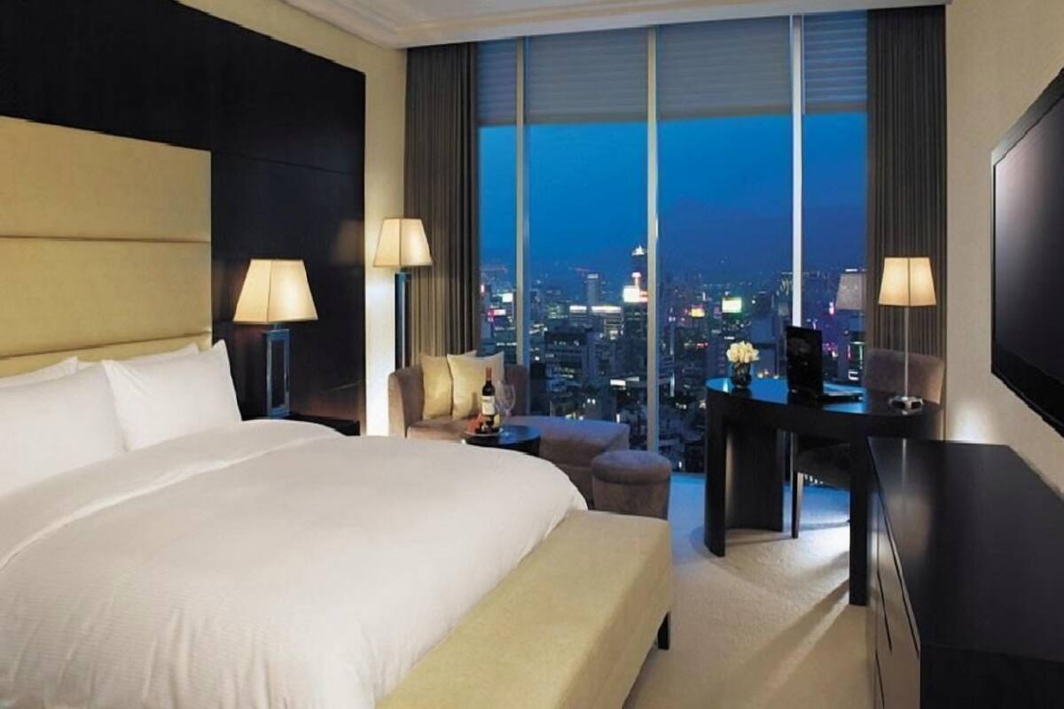 In-room safe, laptop workspace, blackout curtains, soundproofing