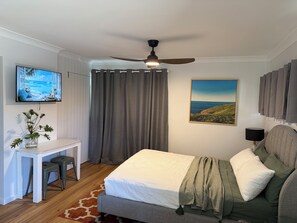 Desk, iron/ironing board, free WiFi, bed sheets - Town-to-beaches Living I Studio for travelling solo, with bestie, or as couple. (North Boambee Valley)