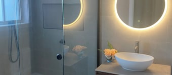 Town-to-beaches Living I Studio for travelling solo, with bestie, or as couple.