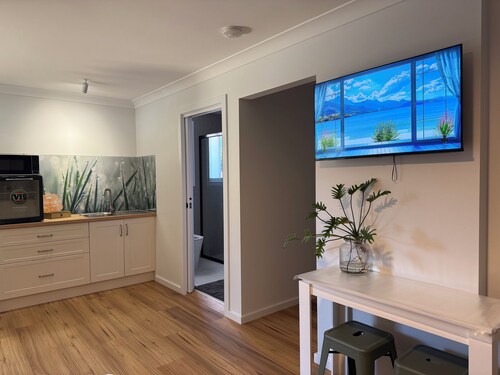 Town-to-beaches Living I Studio for travelling solo, with bestie, or as couple.