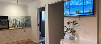 Town-to-beaches Living I Studio for travelling solo, with bestie, or as couple.