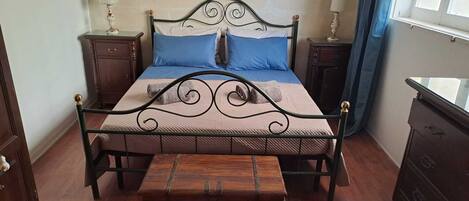 2 chambres, fer et planche à repasser, Wi-Fi gratuit, draps fournis