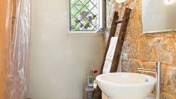 Dusche, Haartrockner, Bidet, Handtücher