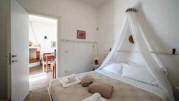 3 bedrooms, iron/ironing board, travel cot, free WiFi