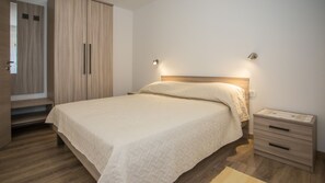 2 bedrooms, iron/ironing board, free WiFi, bed sheets - Holiday Home Zora - Radovani by Villas Guide (Radovani)