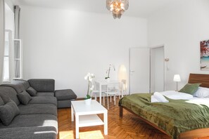 Iron/ironing board, free WiFi - Spacious 2BR Apartment Long Stay Rennweg (Wien)