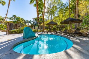 Seasonal outdoor pool - Tahiti Village (Las Vegas)