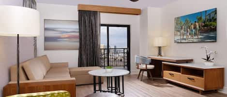 Deluxe Suite, Pool View | Living area