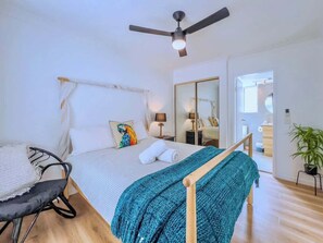 2 bedrooms, iron/ironing board, WiFi, bed sheets - Surfers Paradise Apartment - Beach, Pool & WiFi (Surfers Paradise)