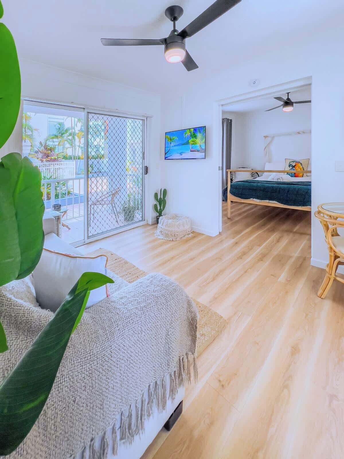 Iron/ironing board, WiFi, bed sheets