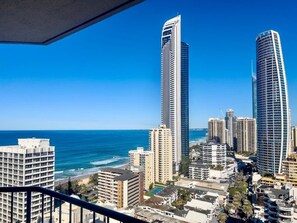 Property grounds - Beachside Studio with Ocean View & Resort Access (Surfers Paradise)