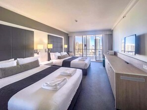 1 bedroom, iron/ironing board, WiFi, bed sheets - Beachside Studio with Ocean View & Resort Access (Surfers Paradise)