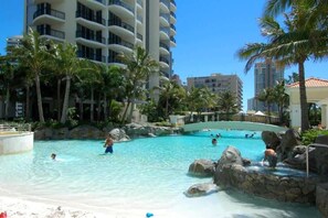Pool - Surfers Paradise 32nd-Floor Ocean View Apartment (Surfers Paradise)