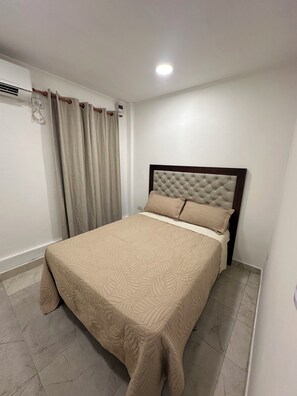 1 bedroom, WiFi, bed sheets - Helen Department (Termas de Río Hondo)