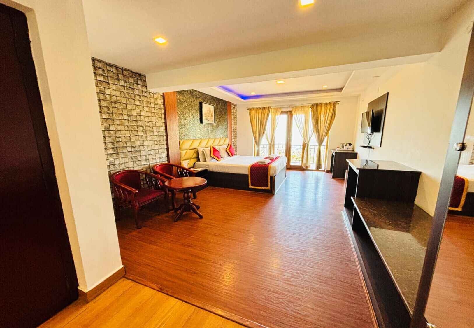 Skrivebord, skrivebord for bærbar PC og strykejern/-brett