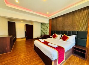 Desk, laptop workspace, iron/ironing board, free WiFi - Vista Suites (Ooty)