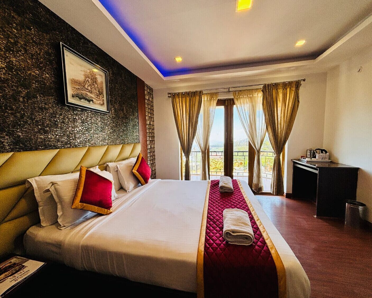 Skrivebord, skrivebord for bærbar PC og strykejern/-brett