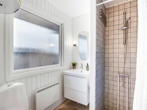 Bathroom - "Alvia" - 250m from the sea by Interhome (Løkken)