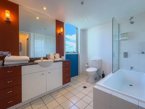 Shower, hair dryer - Chevron Riverview Apartment, Surfers Paradise (Surfers Paradise)
