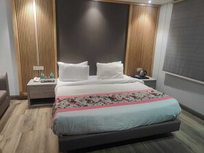 Quarto casal superior | Ferros/tábuas de passar roupa, Wi-Fi de cortesia