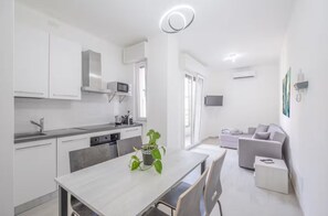 Interior - La Riviera House | San Remo City Center & Sea (Sanremo)