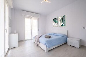 2 bedrooms, iron/ironing board, WiFi, bed sheets - La Riviera House | San Remo City Center & Sea (Sanremo)