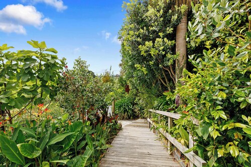 Butlers Lane Retreat in Oakura Village