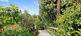 Butlers Lane Retreat in Oakura Village