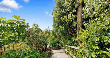 Butlers Lane Retreat in Oakura Village