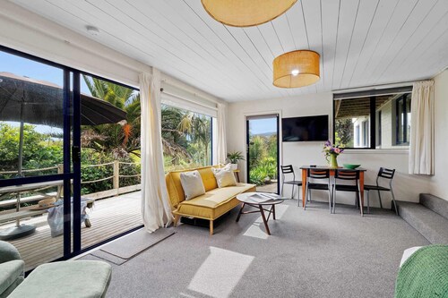 Butlers Lane Retreat in Oakura Village