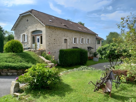 Extérieur. Les vallons du Lot - Chambre d'hôtes