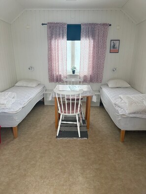 Cabin Economy, 2 giường đơn, phòng tắm dùng chung | Truy cập Internet không dây, bộ trải giường 