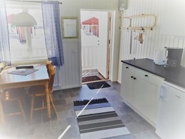 Economy Cabin, Shared Bathroom | Interior