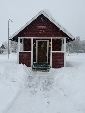 Economy Cabin, 2 Katil Bujang (Single), Shared Bathroom | Bahagian luar