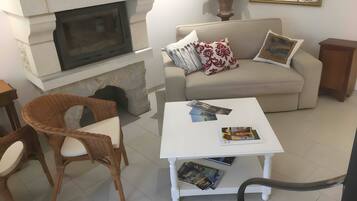 Televisión y chimenea