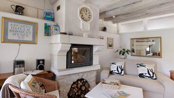 TV, fireplace, DVD player, stereo