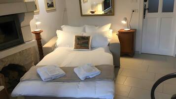 Silitysrauta/-lauta, Wi-Fi, vuodevaatteet