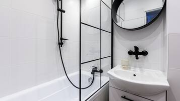 Comfort Apartment, Courtyard View | Bathroom