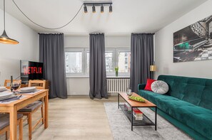 Comfort Apartment, Courtyard View | Living room | 40-inch flat-screen TV with digital channels - Lumina cozy 3-room apart near the metro (Warsaw)