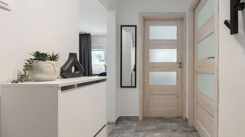 Comfort appartement, uitzicht op binnenplaats | Een strijkplank/strijkijzer, gratis wifi