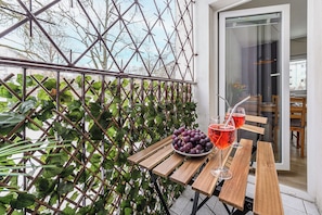 Apartamento conforto, vista para o pátio | Sacada