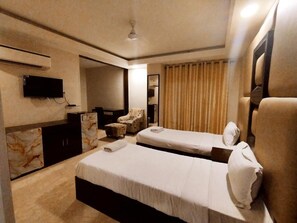 Escrivaninha, espaço de trabalho para notebook, quartos à prova de som