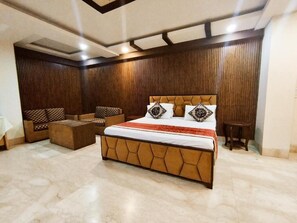 Escrivaninha, espaço de trabalho para notebook, quartos à prova de som