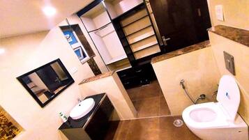Shower, free toiletries, hair dryer, bathrobes