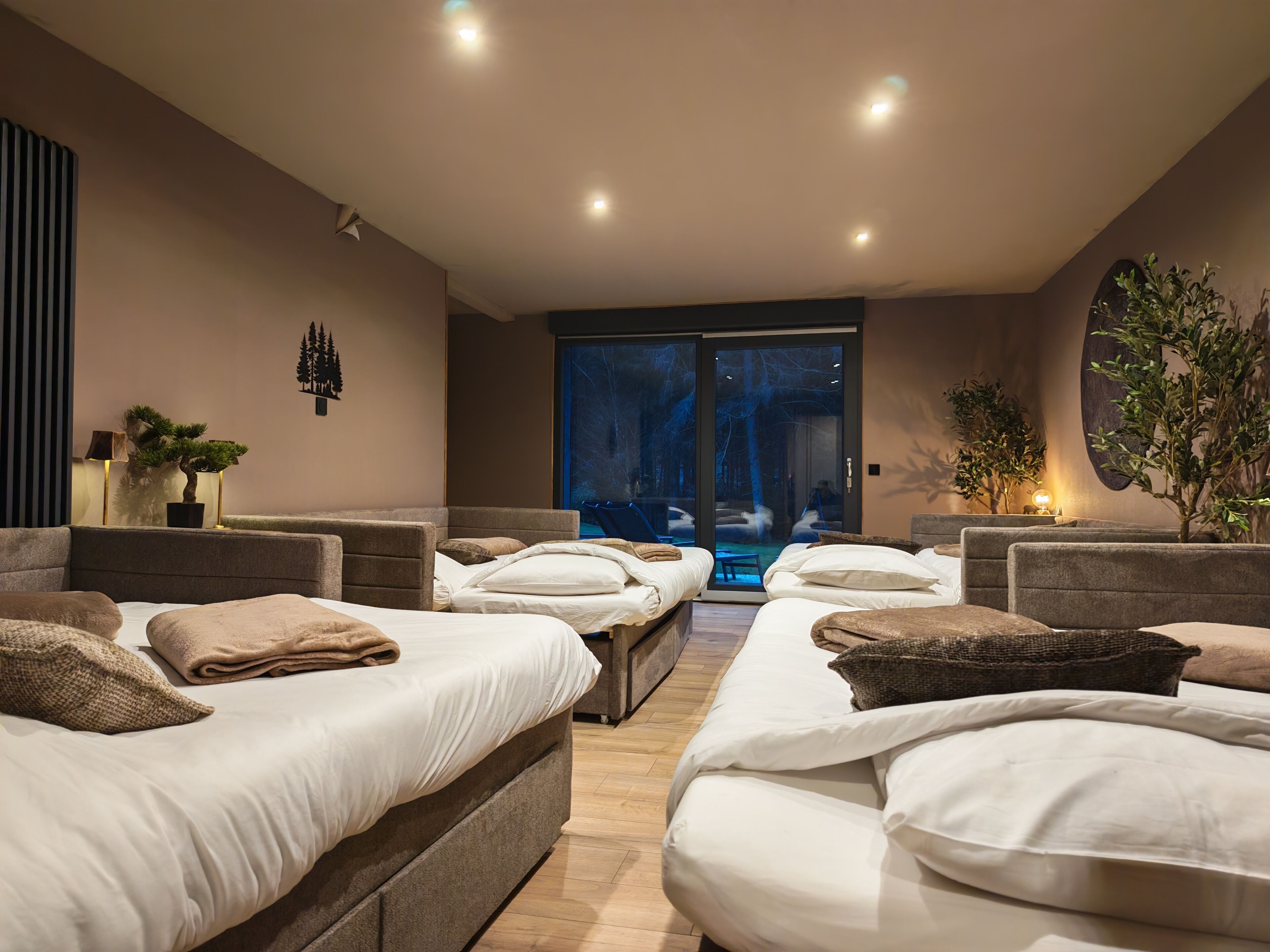 Dormitorio compartido Deluxe | Cortinas blackout, tabla de planchar con plancha y wifi gratis 