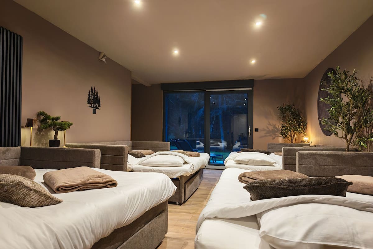 Dormitorio compartido Deluxe | Cortinas blackout, tabla de planchar con plancha y wifi gratis