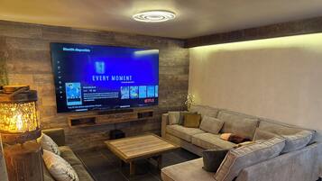 Deluxe Villa, Mountain View | Living area