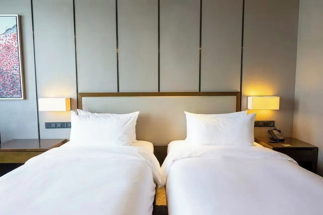 Tomannsrom – superior, byutsikt | Safe på rommet, skrivebord og skrivebord for bærbar PC