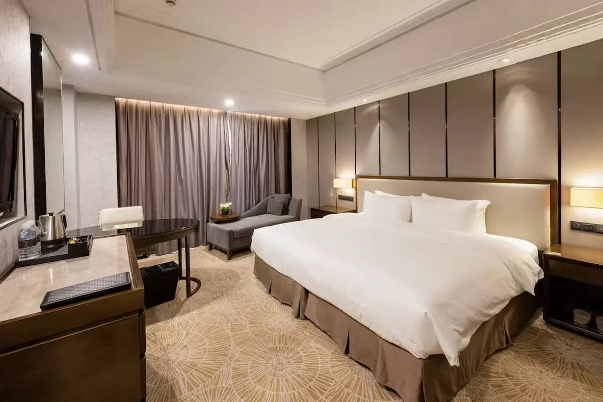 Business Single Room, Non Smoking | In-room safe, desk, laptop workspace, blackout curtains